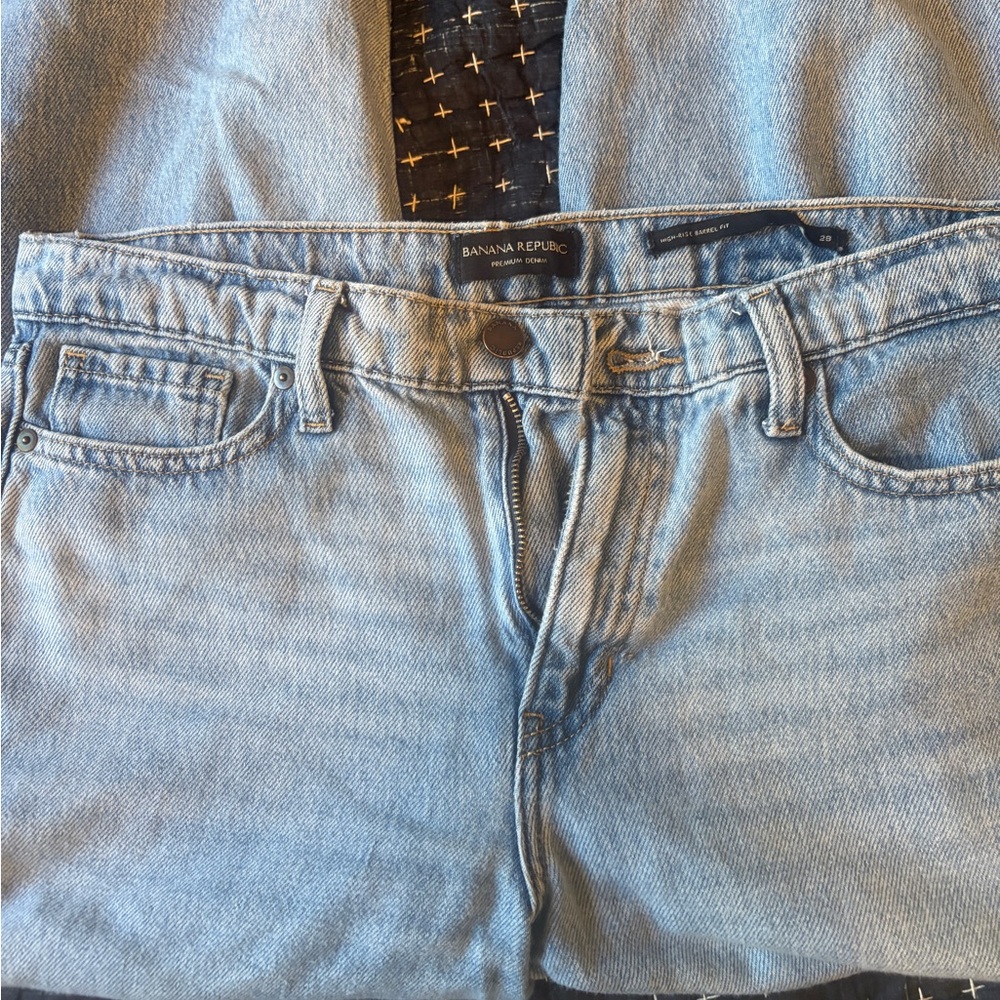 Banana Republic Barrel Fit Light Blue Jeans